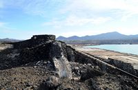 The town of Yaiza in Lanzarote. The salt marshes of Janubio. Ruin of an old windmill. Click to enlarge the image in Adobe Stock (new tab).