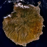 The island of Gran Canaria. Satellite image. Click to enlarge the image.
