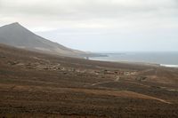 The village of Cofete in Fuerteventura. the hamlet and the Aguda montaña seen from the villa Winter (author Frank Vincentz). Click to enlarge the image.