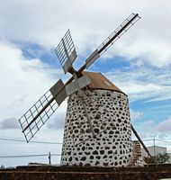 The village of Lajares in Fuerteventura. Windmill (author H. Zell). Click to enlarge the image.