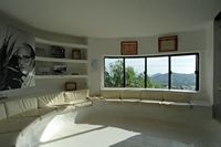 The village of Nazaret in Lanzarote. Living room of the cave house of Omar Sharif with a photograph of Jesús Soto. Click to enlarge the image.