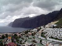 Le village de Puerto de Santiago à Ténériffe. Cliquer pour agrandir l'image.