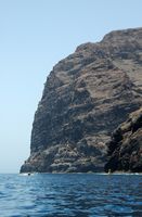 Le village de Puerto de Santiago à Ténériffe. Falaise de Los Gigantes. Cliquer pour agrandir l'image.