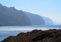 Le village de Puerto de Santiago à Ténériffe. Falaise de Los Gigantes. Cliquer pour agrandir l'image.