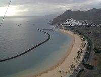 Le village de San Andrés à Ténériffe. Playa de Las Teresitas. Cliquer pour agrandir l'image.