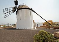 The village of Tiscamanita in Fuerteventura. Moulin. Click to enlarge the image.