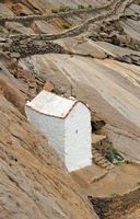 The village of Vega de Río Palmas in Fuerteventura. The Chapel of Our Lady of the Rock (author Canarina). Click to enlarge the image.