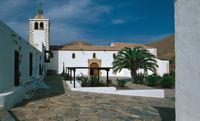 The town of Betancuria in Fuerteventura. The Cathedral of St. Mary of Betancuria (author Office Canary Tourism). Click to enlarge the image.