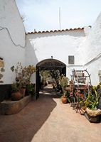 The town of Betancuria in Fuerteventura. the courtyard of the Casa Santa Maria. Click to enlarge the image.