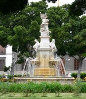 La ville de Santa Cruz à Tenerife. La fontaine de la Plaza Weyler. Cliquer pour agrandir l'image.