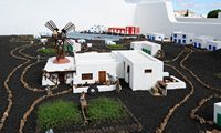 The town of Tías in Lanzarote. Crib with female mill (Molina Mácher). Click to enlarge the image.