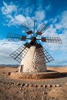 The village of Tefía in Fuerteventura. The mill Tefía (author Rick Eisenmenger). Click to enlarge the image in Flickr (new tab).