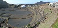 Le village de Mancha Blanca à Lanzarote. Le belvédère de Guiguán (auteur gmbgreg) . Cliquer pour agrandir l'image dans Panoramio (nouvel onglet).