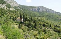 Le jardin botanique du Biokovo en Croatie. La chapelle Saint-Antoine du jardin botanique du Biokovo. Cliquer pour agrandir l'image dans Adobe Stock (nouvel onglet).