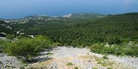 Tučepi, das seit dem Fuß des Berges Sankt Elias (Sveti Ilija) gesehen wurde. Klicken, um das Bild in Adobe Stock zu vergrößern (neue Nagelritze).