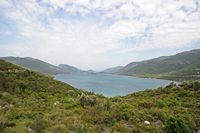 Le village de Mali Ston, presqu'île de Pelješac en Croatie. Ostréiculture à Mali Ston. Cliquer pour agrandir l'image dans Adobe Stock (nouvel onglet).