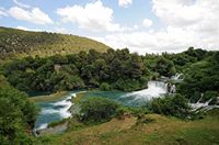 Vue de la cascade de Skradinski Buk depuis le belvédère impérial. Cliquer pour agrandir l'image dans Adobe Stock (nouvel onglet).
