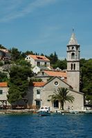 Le village de Cavtat en Croatie. Église Notre Dame des Neiges. Cliquer pour agrandir l'image dans Adobe Stock (nouvel onglet).