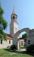 Le village de Povlja, île de Brač en Croatie. L'église Saint-Jean-Baptiste. Cliquer pour agrandir l'image dans Adobe Stock (nouvel onglet).