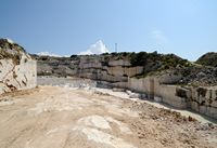 Le village de Povlja, île de Brač en Croatie. Une carrière de pierre de Brač à Povlja. Cliquer pour agrandir l'image dans Adobe Stock (nouvel onglet).