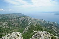 La ville de Bol, île de Brač, en Croatie. Bolska Kruna. Cliquer pour agrandir l'image dans Adobe Stock (nouvel onglet).