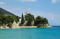 La ville de Bol, île de Brač, en Croatie. La presqu'île de Glavica. Cliquer pour agrandir l'image dans Adobe Stock (nouvel onglet).