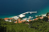La ville de Brela en Croatie. Marina de Soline. Cliquer pour agrandir l'image dans Adobe Stock (nouvel onglet).