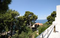 La ville de Brela en Croatie. Terrasse de l'hôtel Berulia. Cliquer pour agrandir l'image dans Adobe Stock (nouvel onglet).