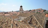 Terrasse des Romanklosters. Klicken, um das Bild in Adobe Stock zu vergrößern (neue Nagelritze).