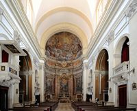 Schiff der Kirche Heilige-Ignatius. Klicken, um das Bild in Adobe Stock zu vergrößern (neue Nagelritze).