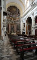 Schiff der Kirche Heilige-Ignatius. Klicken, um das Bild in Adobe Stock zu vergrößern (neue Nagelritze).