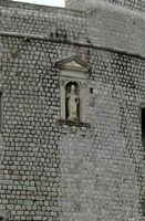 Statue heiligen Blasius auf starkem Bokar. Klicken, um das Bild in Adobe Stock zu vergrößern (neue Nagelritze).