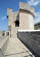 Les fortifications de Dubrovnik en Croatie. Fortifications du nord. Forteresse Minceta. Cliquer pour agrandir l'image dans Adobe Stock (nouvel onglet).