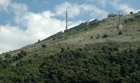 Kaiserfestung auf dem Gipfel des heiligen Berges Serge. Klicken, um das Bild in Adobe Stock zu vergrößern (neue Nagelritze).