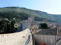 Les fortifications de Dubrovnik en Croatie. Fortifications du nord. Vues depuis rempart ouest. Cliquer pour agrandir l'image dans Adobe Stock (nouvel onglet).
