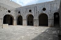Festung Sankt Lorentz. Klicken, um das Bild in Adobe Stock zu vergrößern (neue Nagelritze).