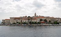 Geschlossene Stadt von Korčula. Klicken, um das Bild in Adobe Stock zu vergrößern (neue Nagelritze).