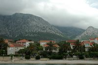La ville d'Orebić, presqu'île de Pelješac en Croatie. Orebić au pied du mont Saint-Élie. Cliquer pour agrandir l'image dans Adobe Stock (nouvel onglet).