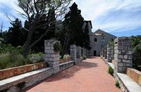 La ville de Polače, île de Mljet en Croatie. Monastère Sainte-Marie. Cliquer pour agrandir l'image dans Adobe Stock (nouvel onglet).