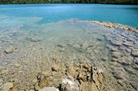 La ville de Polače, île de Mljet en Croatie. Baignade au Petit Lac. Cliquer pour agrandir l'image dans Adobe Stock (nouvel onglet).
