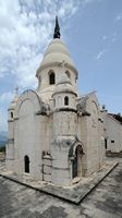 La ville de Supetar, île de Brač en Croatie. Le mausolée Petrinović. Cliquer pour agrandir l'image dans Adobe Stock (nouvel onglet).