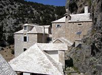 L'ermitage de Blaca, île de Brač en Croatie. L'ermitage de Blaca. Cliquer pour agrandir l'image. L'ermitage de Blaca, île de Brač en Croatie. L'ermitage de Blaca. Cliquer pour agrandir l'image.