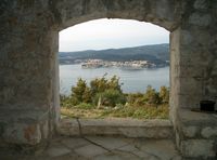 L'île de Korčula en Croatie. Korčula vue depuis Orebić. Cliquer pour agrandir l'image.