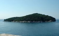 L'île de Lokrum en Croatie. Vue depuis vieux port. Cliquer pour agrandir l'image.