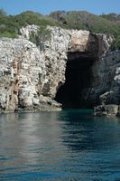 L'île de Lokrum en Croatie. Grotte marine. Cliquer pour agrandir l'image.