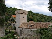 Les îles Élaphites en Croatie. Tour à Suđurađ. Cliquer pour agrandir l'image.