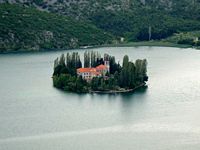 Le monastère de Visovac (auteur Nerijp). Cliquer pour agrandir l'image.