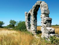 Le parc national de la Krka en Croatie. Les ruines du camp romain de Burnum (auteur N. P. Krka). Cliquer pour agrandir l'image.