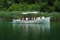 La rivière Cetina en Croatie. Bateau-taxi sur la Cetina. Cliquer pour agrandir l'image.