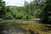 La rivière Cetina en Croatie. Derniers rapides de la Cetina à Radmanove Mlinice. Cliquer pour agrandir l'image.